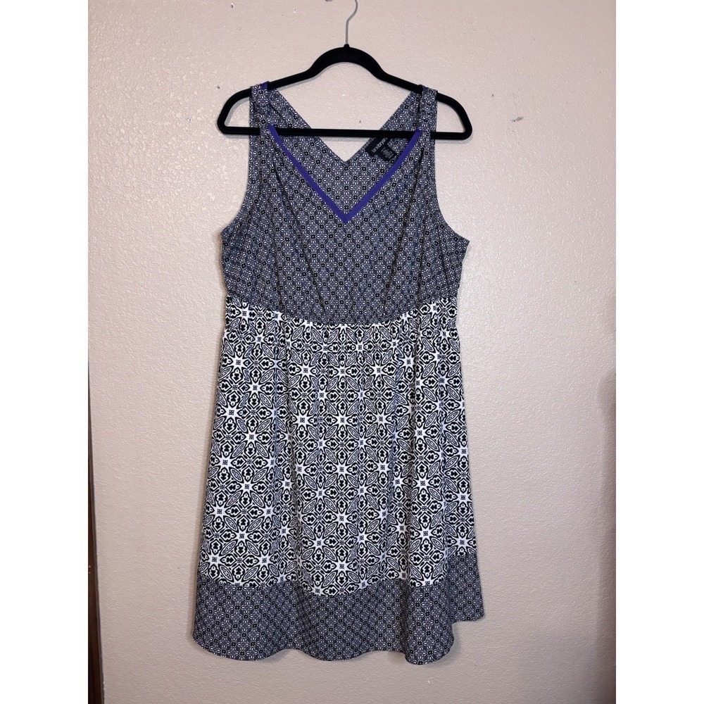 Lane Bryant A-line Dress‎ Sleeveless V Neckline Black White Dress Sz 18/20 EUC